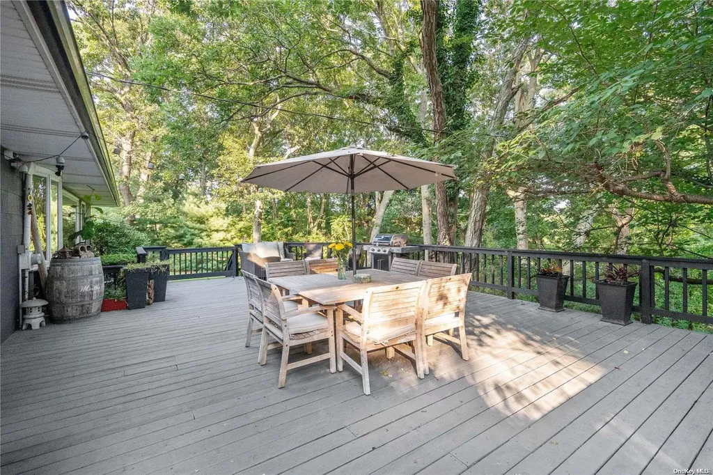 35 Ridge Drive Plainview NY 11803