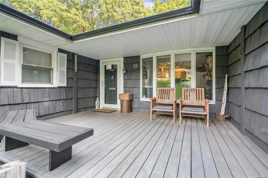35 Ridge Drive Plainview NY 11803