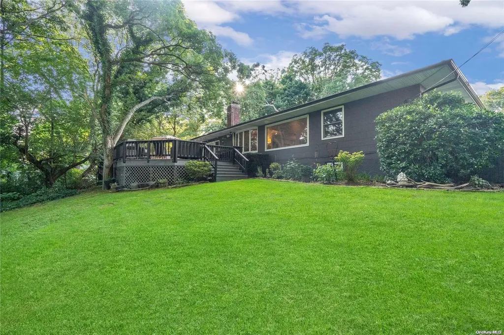 35 Ridge Drive Plainview NY 11803