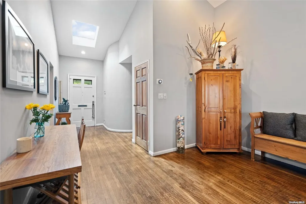 35 Ridge Drive Plainview NY 11803