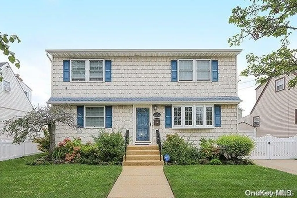 65 Stirling Avenue Freeport NY 11520
