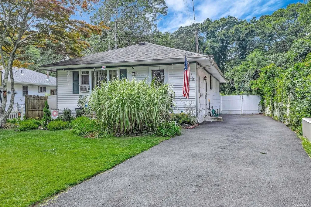 12 Biltmore Drive Mastic Beach NY 11951