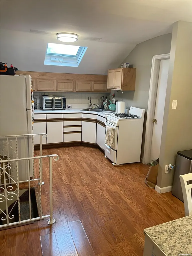 13 Truxton Road Island Park NY 11558