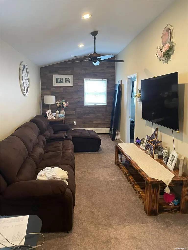 13 Truxton Road Island Park NY 11558