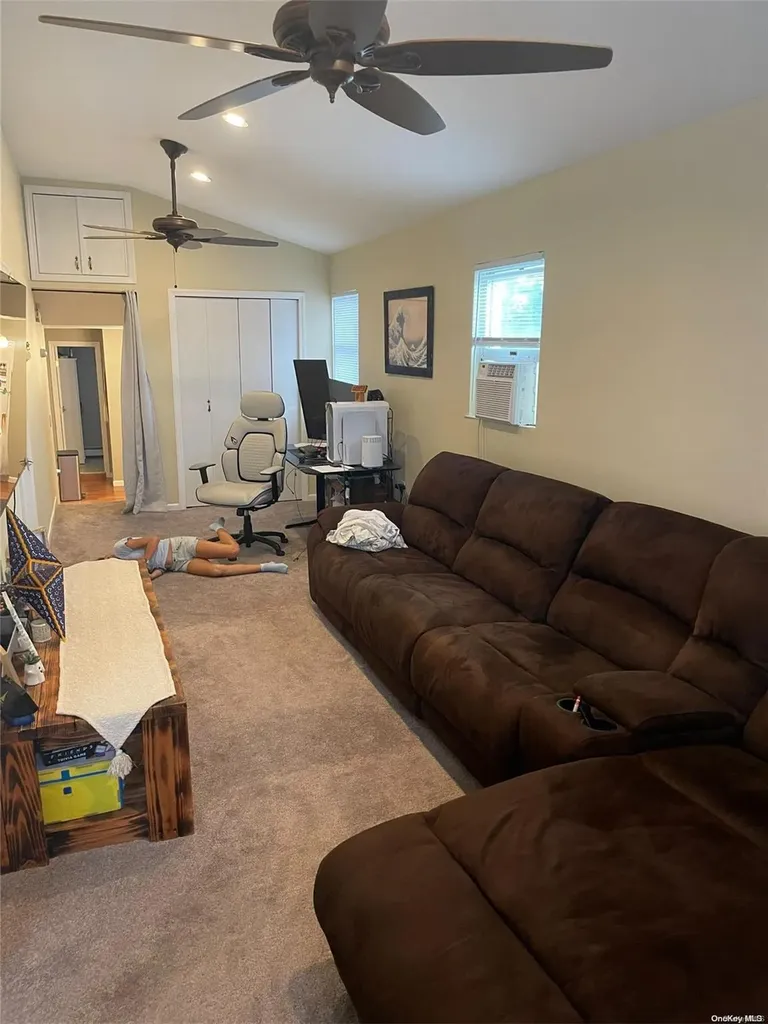 13 Truxton Road Island Park NY 11558