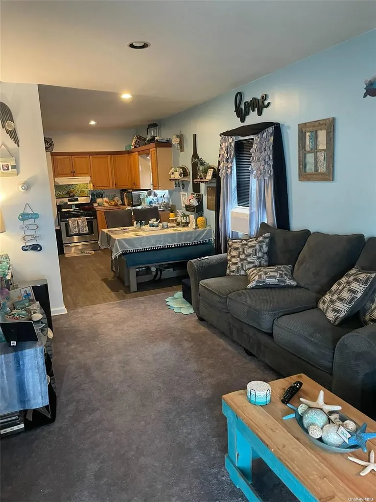 13 Truxton Road Island Park NY 11558