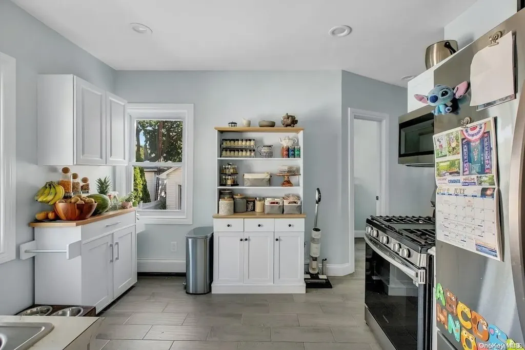 8 Leach Street Lynbrook NY 11563