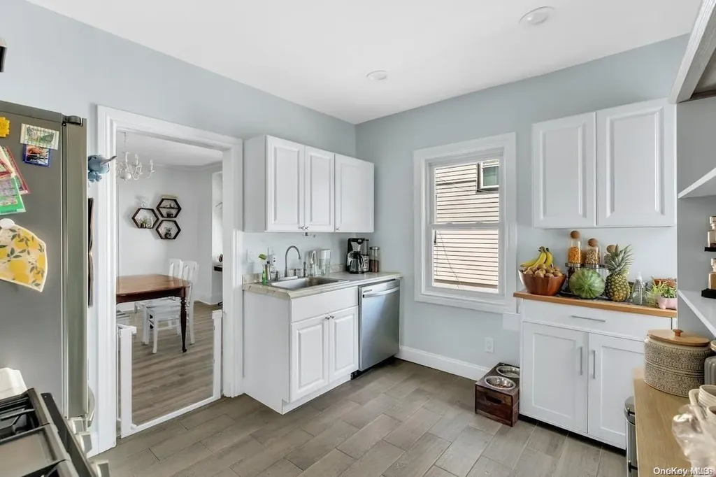 8 Leach Street Lynbrook NY 11563