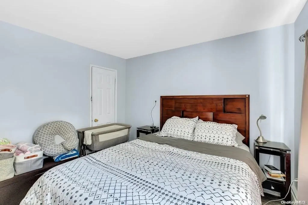 8 Leach Street Lynbrook NY 11563