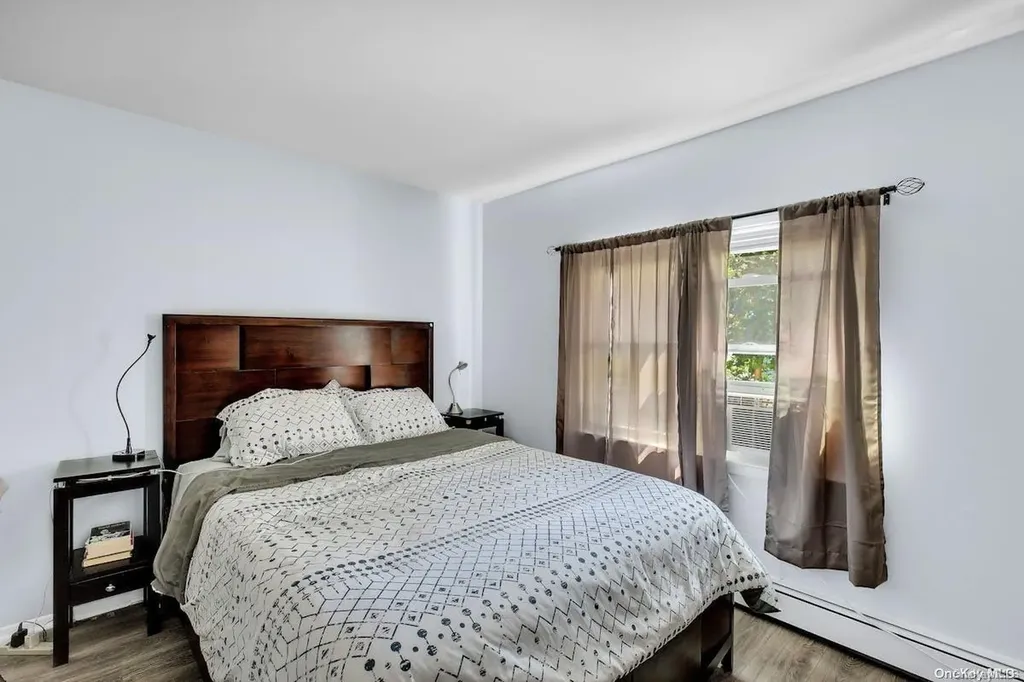 8 Leach Street Lynbrook NY 11563