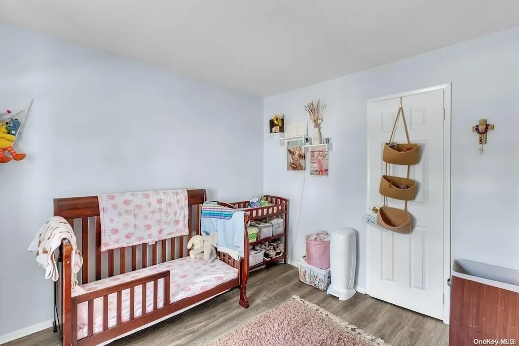 8 Leach Street Lynbrook NY 11563