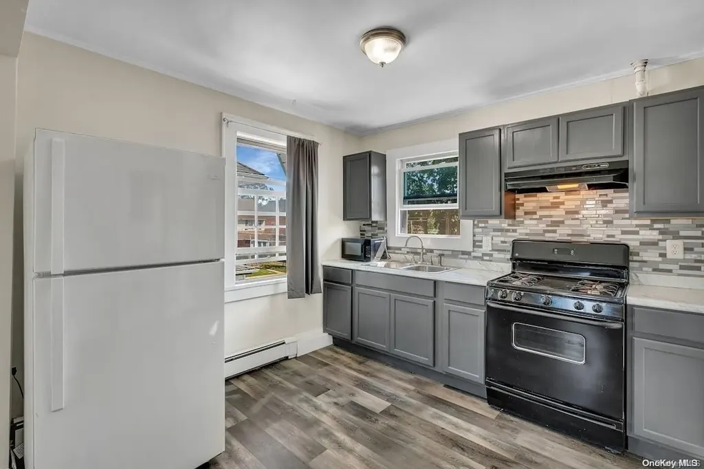 8 Leach Street Lynbrook NY 11563