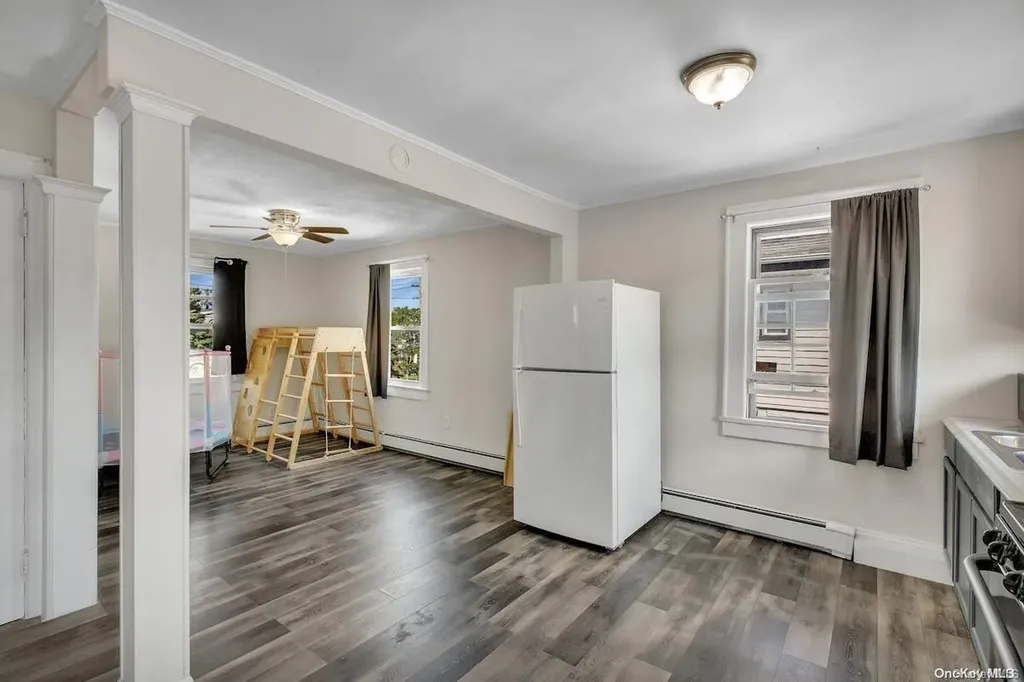 8 Leach Street Lynbrook NY 11563