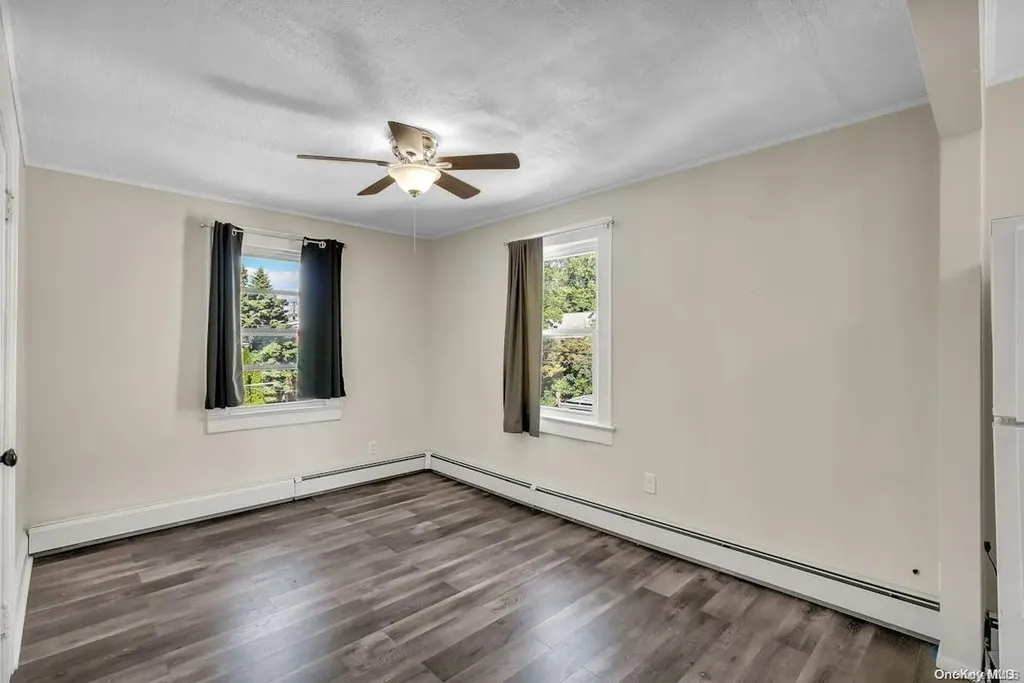 8 Leach Street Lynbrook NY 11563