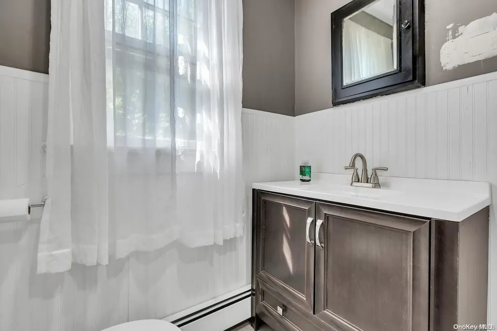 8 Leach Street Lynbrook NY 11563