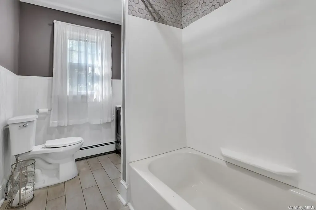 8 Leach Street Lynbrook NY 11563