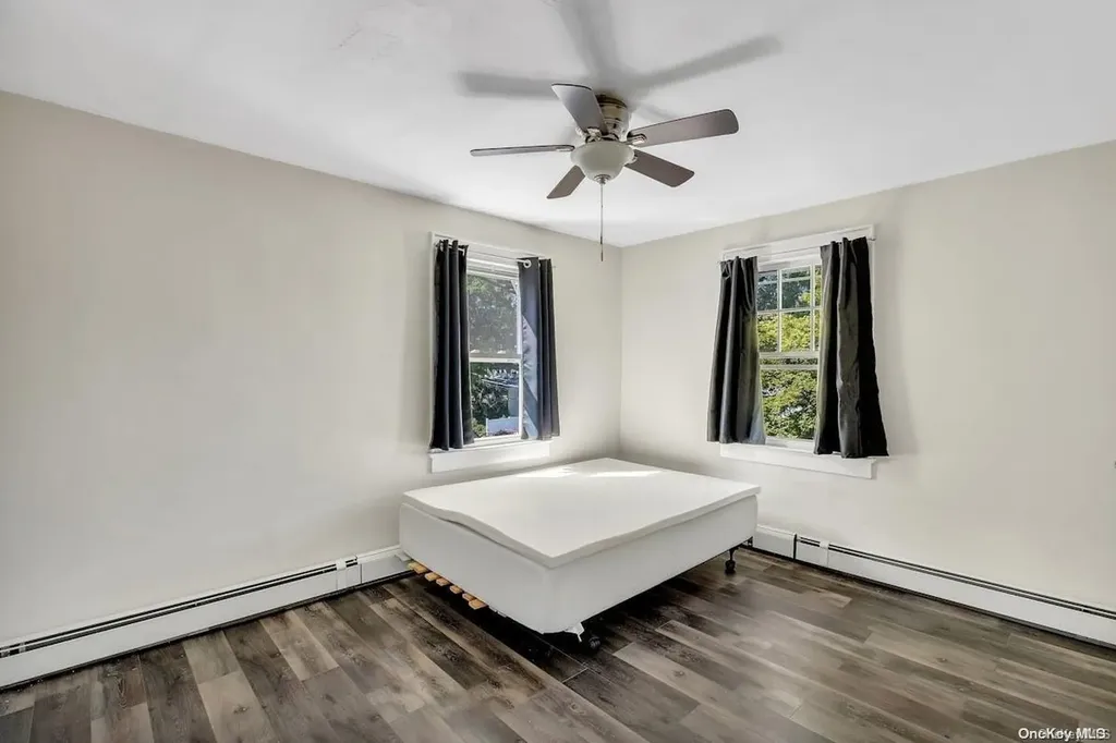 8 Leach Street Lynbrook NY 11563