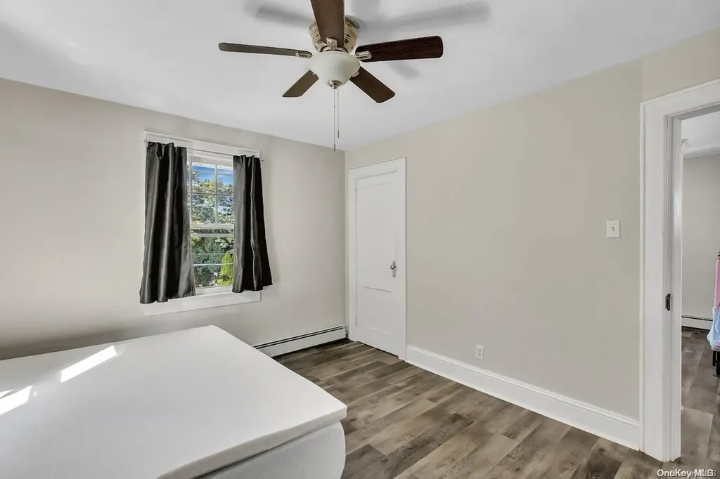 8 Leach Street Lynbrook NY 11563
