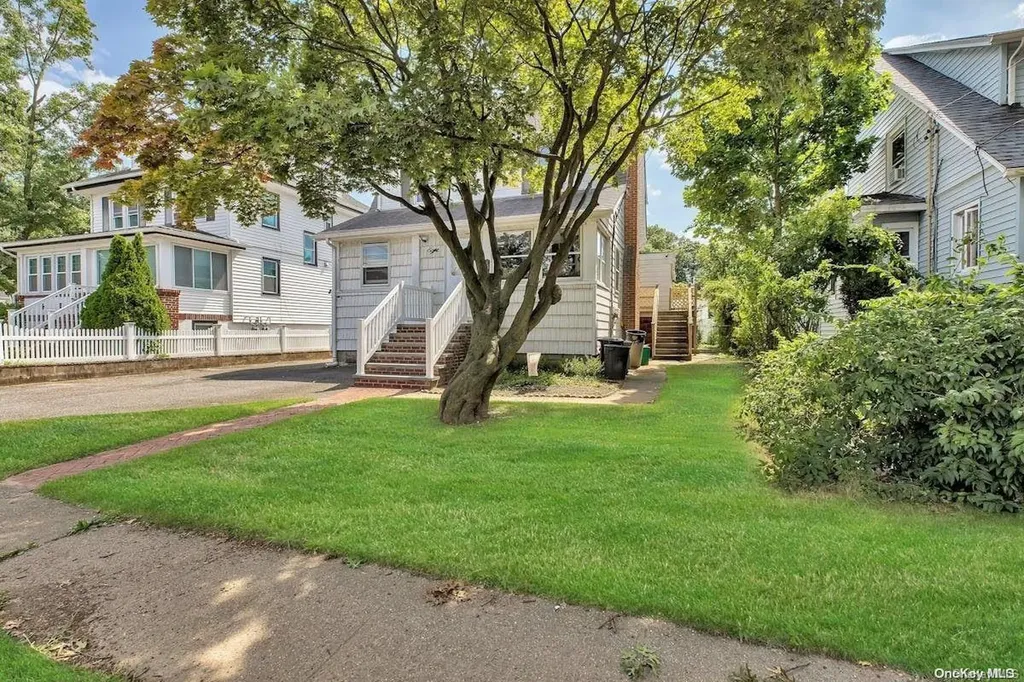 8 Leach Street Lynbrook NY 11563