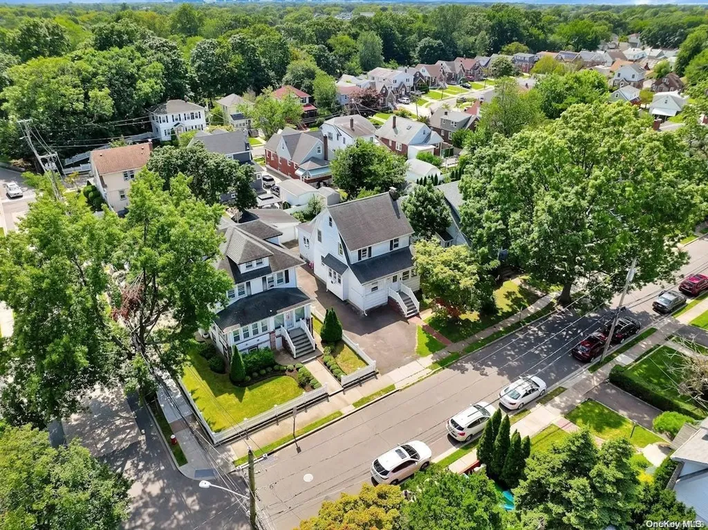 8 Leach Street Lynbrook NY 11563