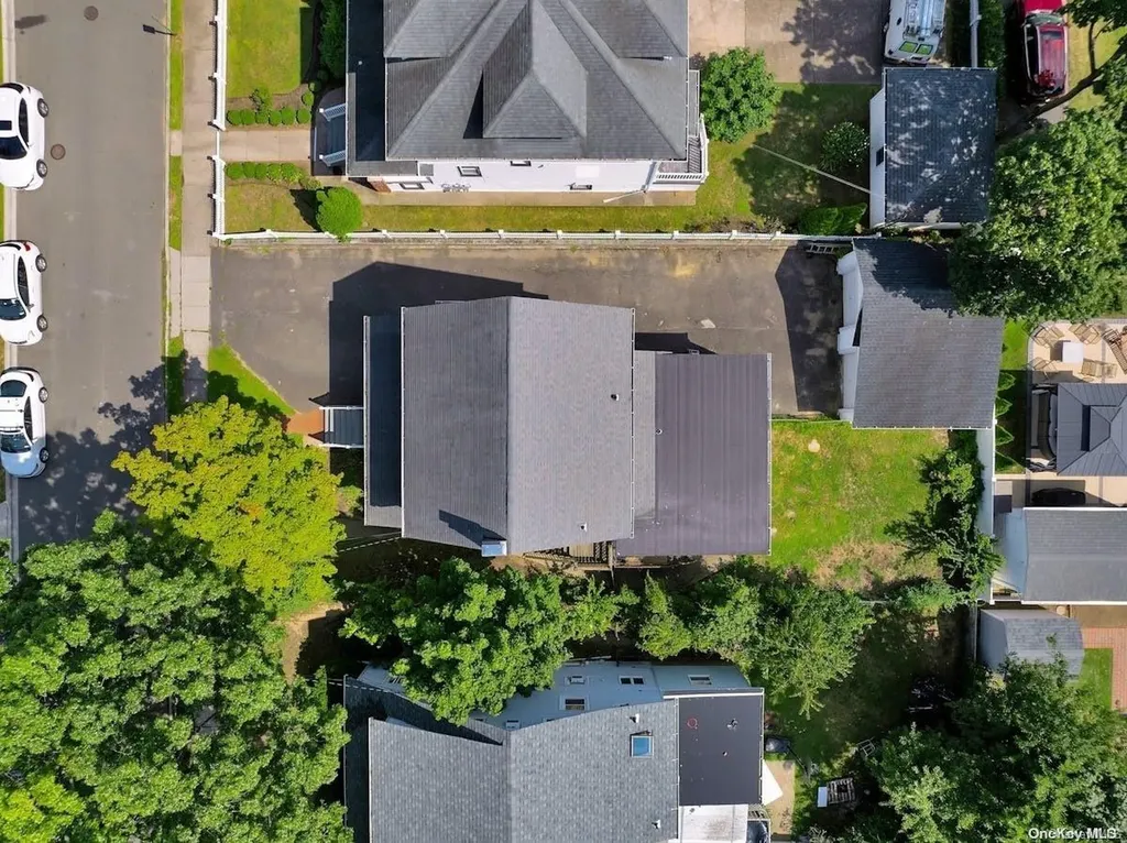 8 Leach Street Lynbrook NY 11563