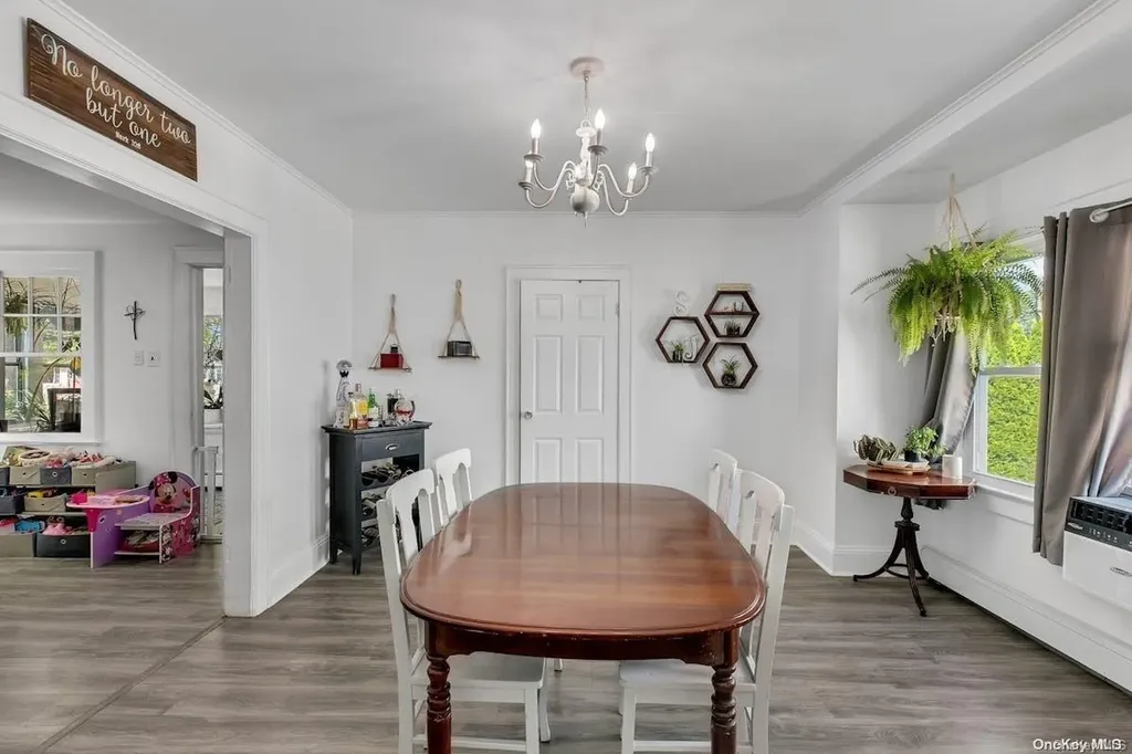 8 Leach Street Lynbrook NY 11563