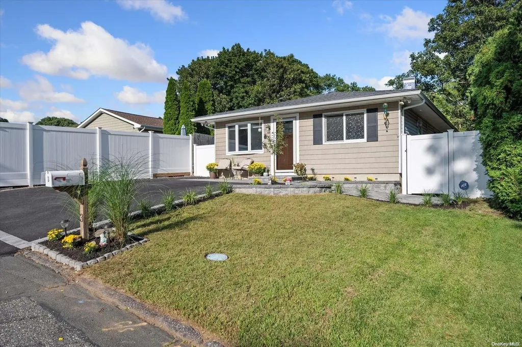 3 Nestledown Avenue Manorville NY 11949