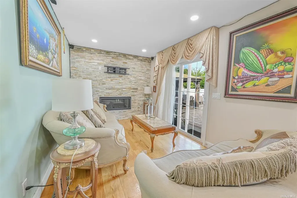 1056 North Drive Merrick NY 11566