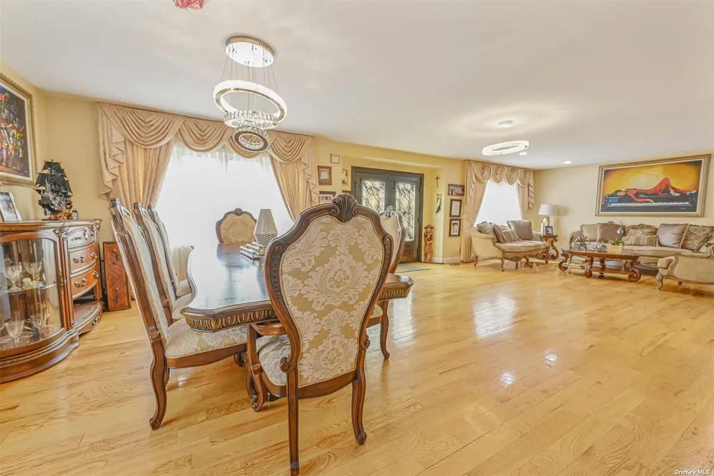 1056 North Drive Merrick NY 11566
