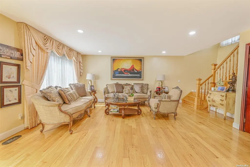 1056 North Drive Merrick NY 11566