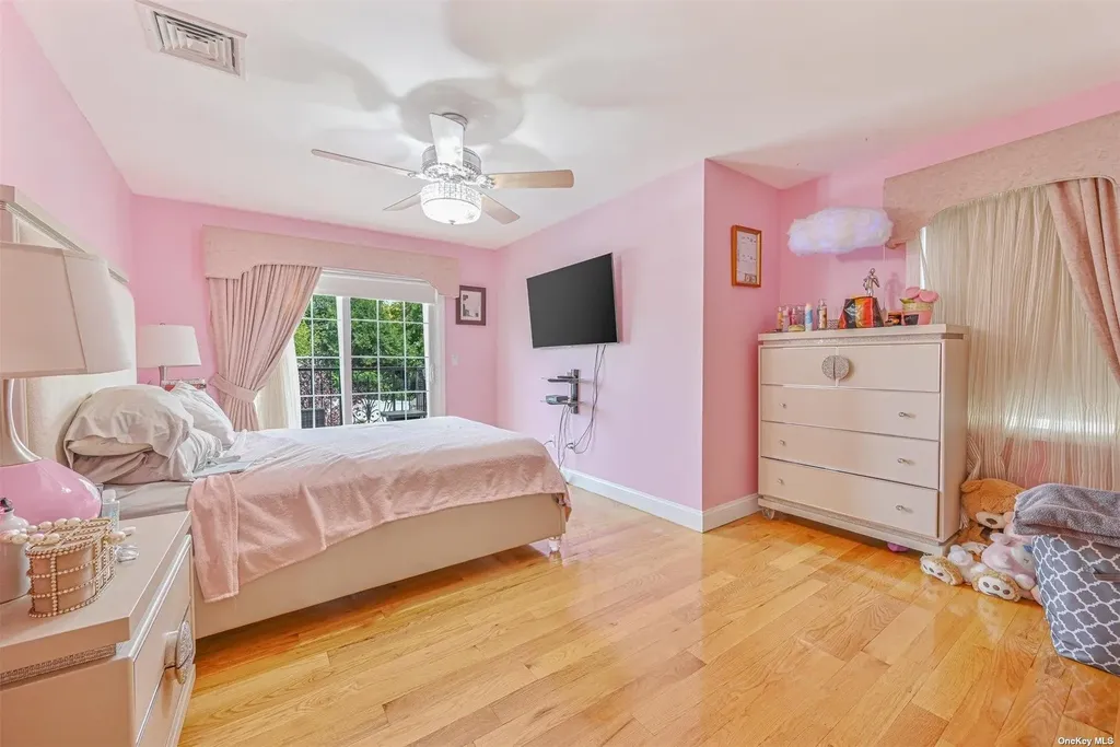 1056 North Drive Merrick NY 11566