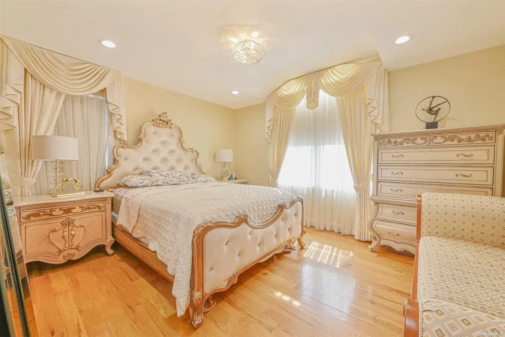 1056 North Drive Merrick NY 11566