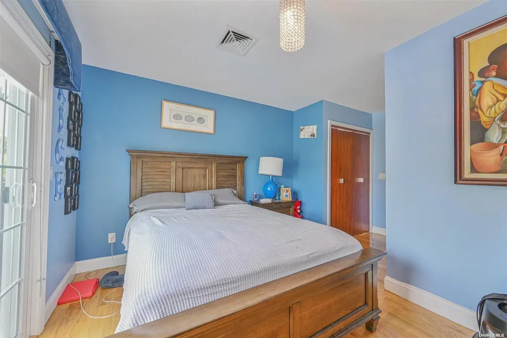 1056 North Drive Merrick NY 11566
