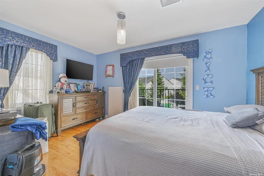 1056 North Drive Merrick NY 11566