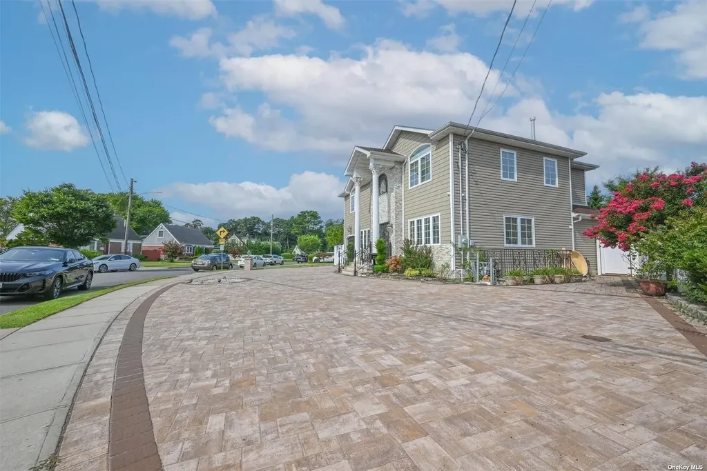 1056 North Drive Merrick NY 11566