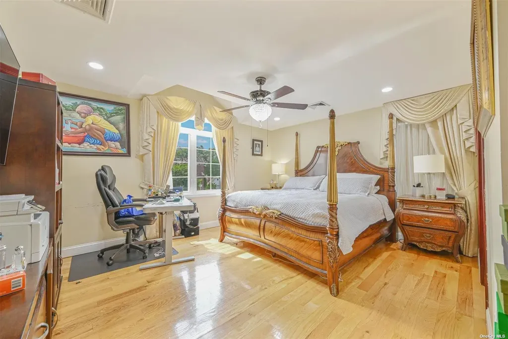1056 North Drive Merrick NY 11566