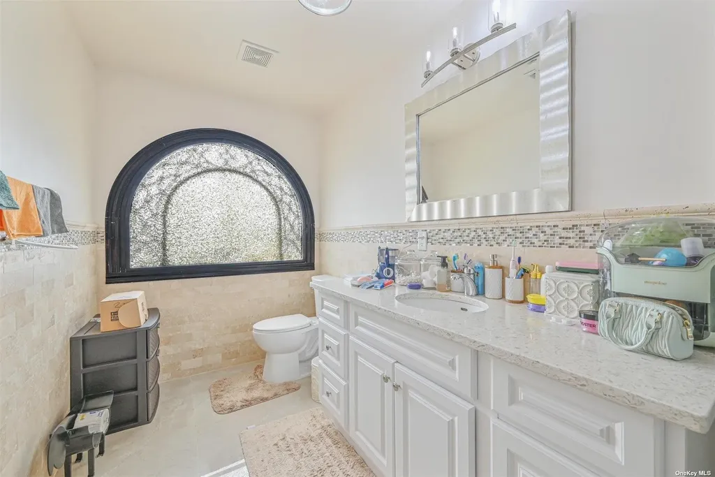 1056 North Drive Merrick NY 11566