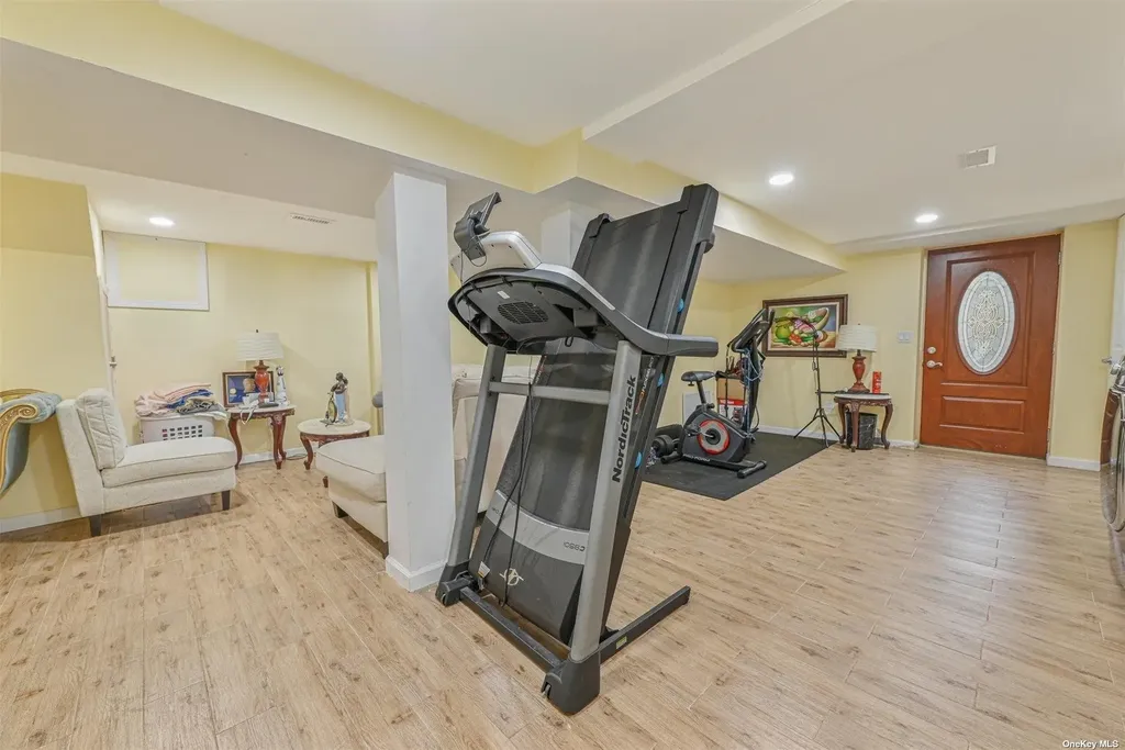 1056 North Drive Merrick NY 11566