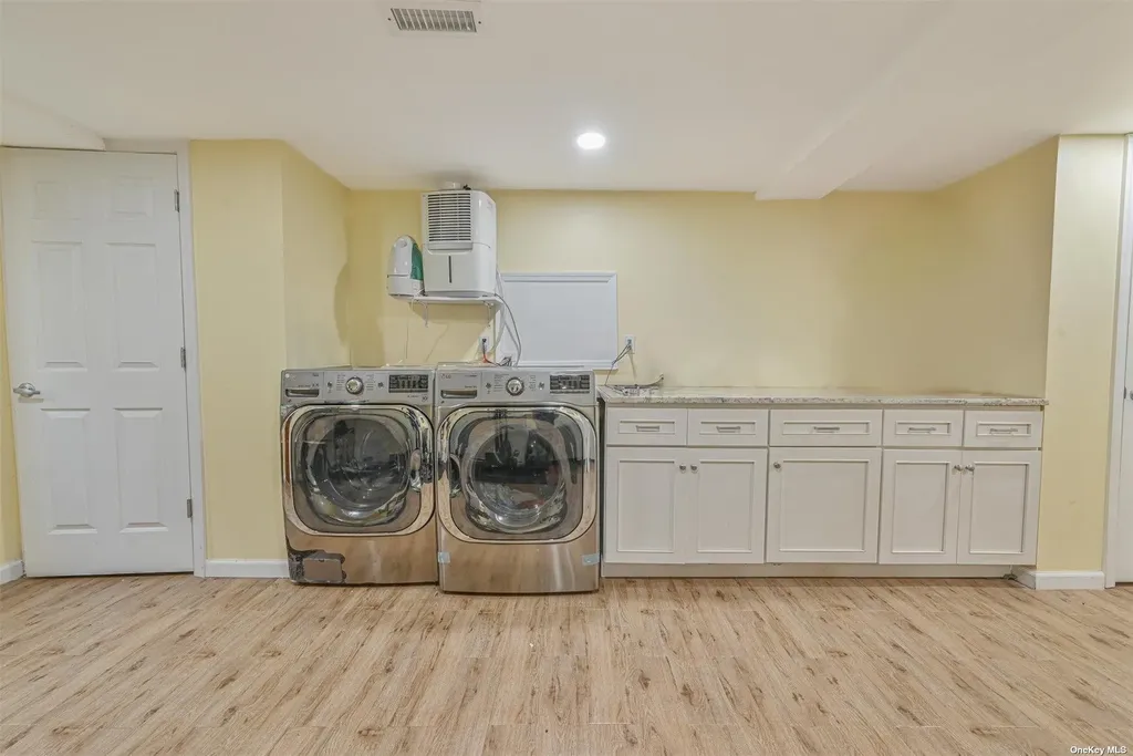 1056 North Drive Merrick NY 11566