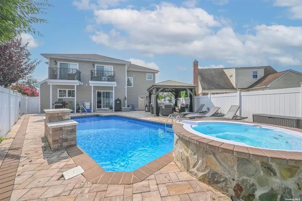 1056 North Drive Merrick NY 11566