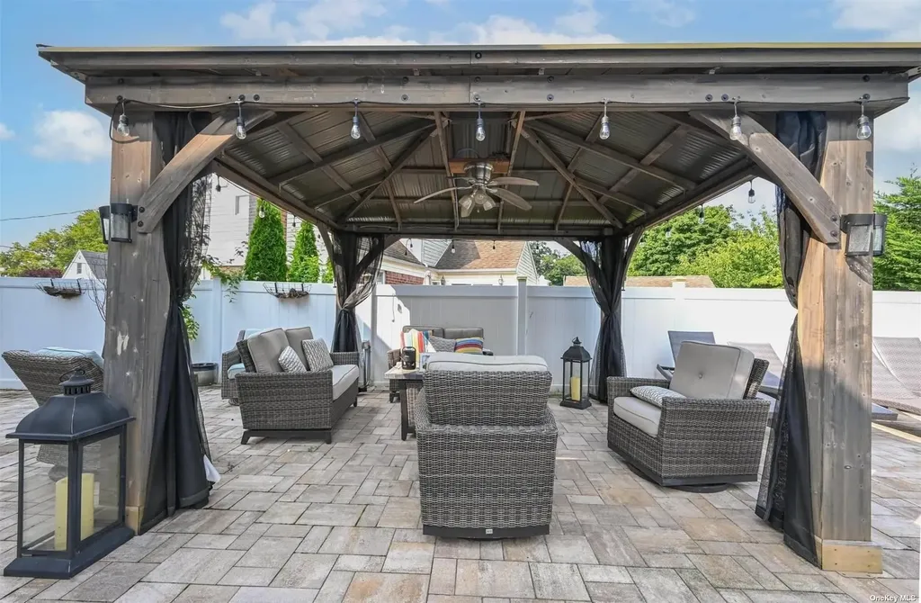 1056 North Drive Merrick NY 11566