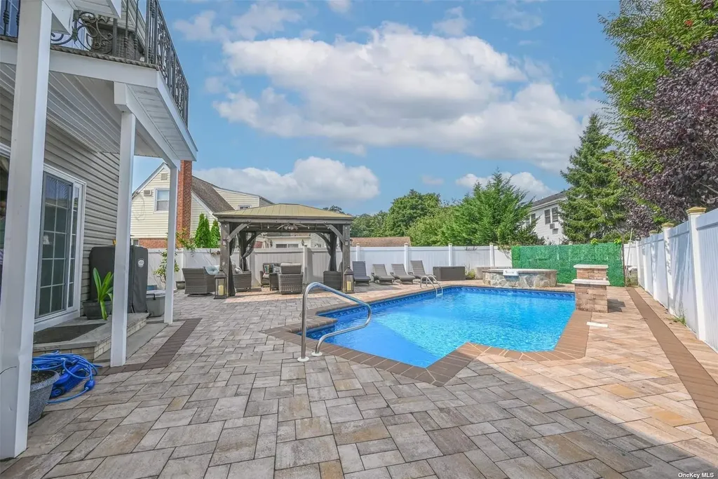 1056 North Drive Merrick NY 11566