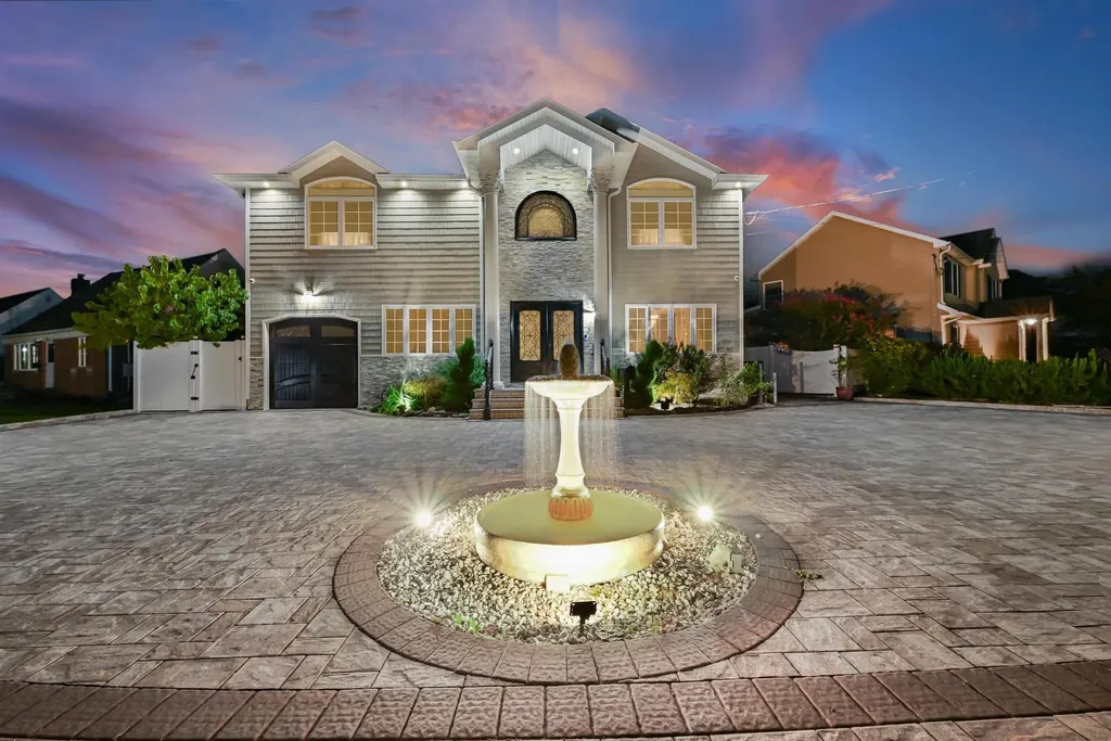 1056 North Drive Merrick NY 11566