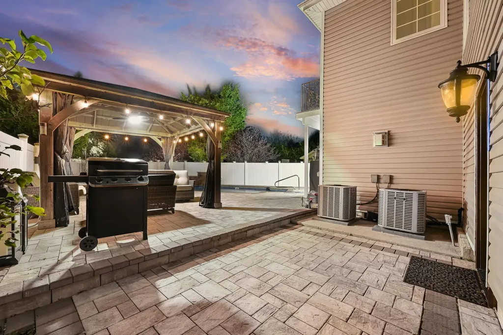 1056 North Drive Merrick NY 11566