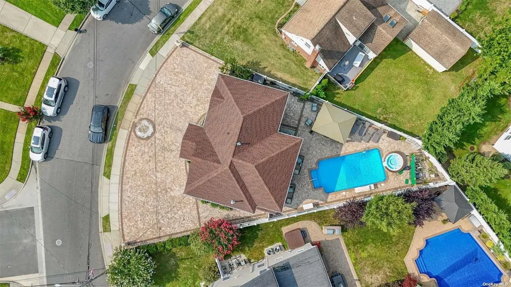 1056 North Drive Merrick NY 11566