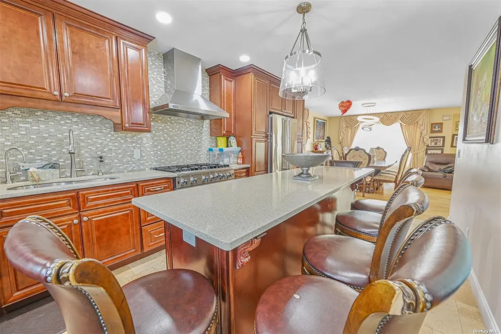 1056 North Drive Merrick NY 11566
