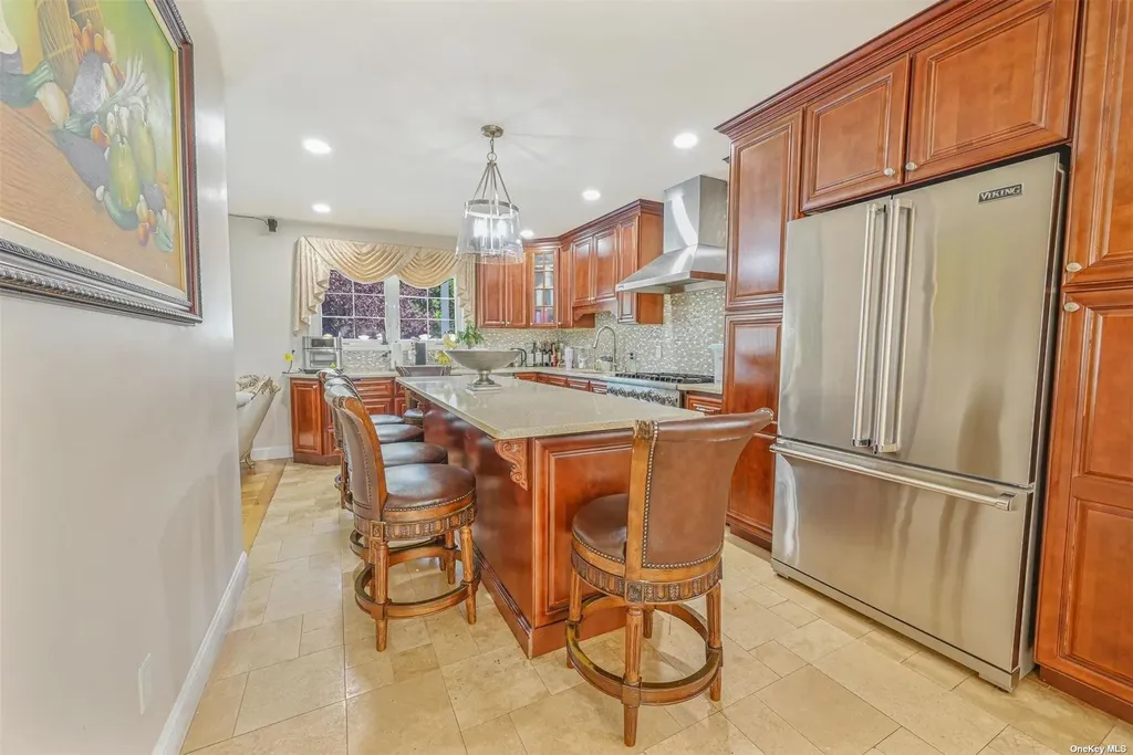 1056 North Drive Merrick NY 11566
