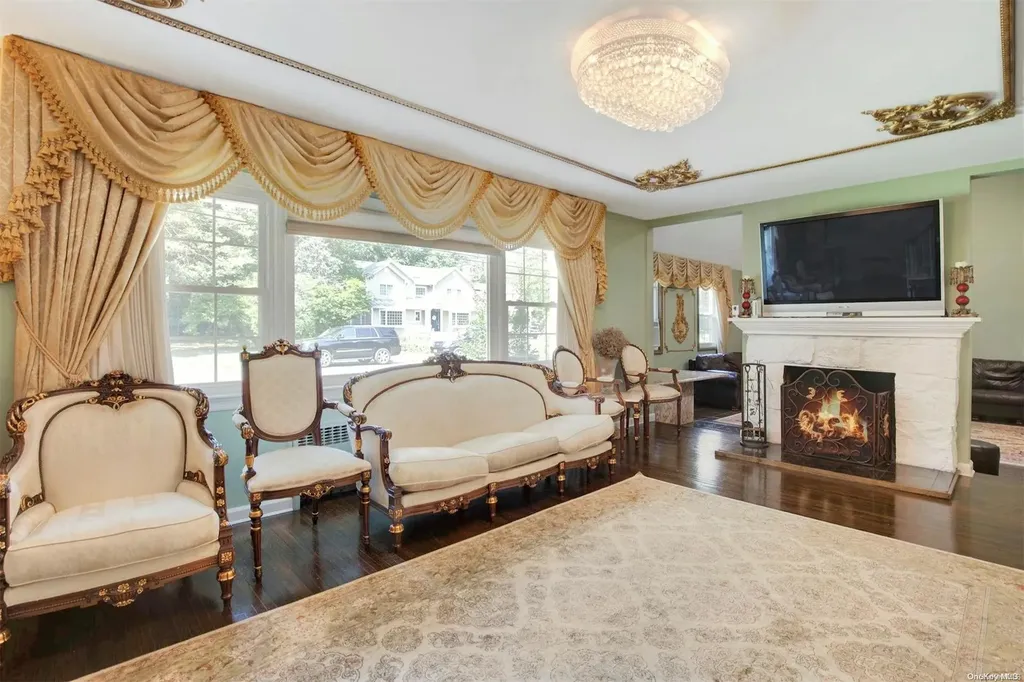 18 Addison Lane Greenvale NY 11548