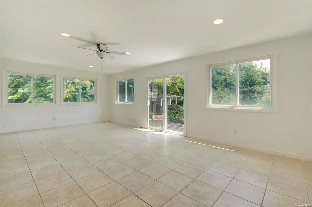 18 Addison Lane Greenvale NY 11548