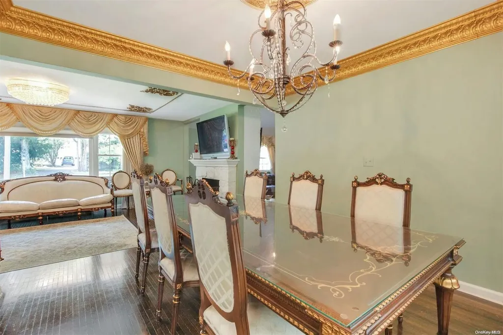18 Addison Lane Greenvale NY 11548